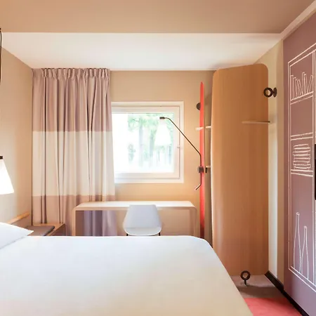 Ibis Stare Hotell 2*